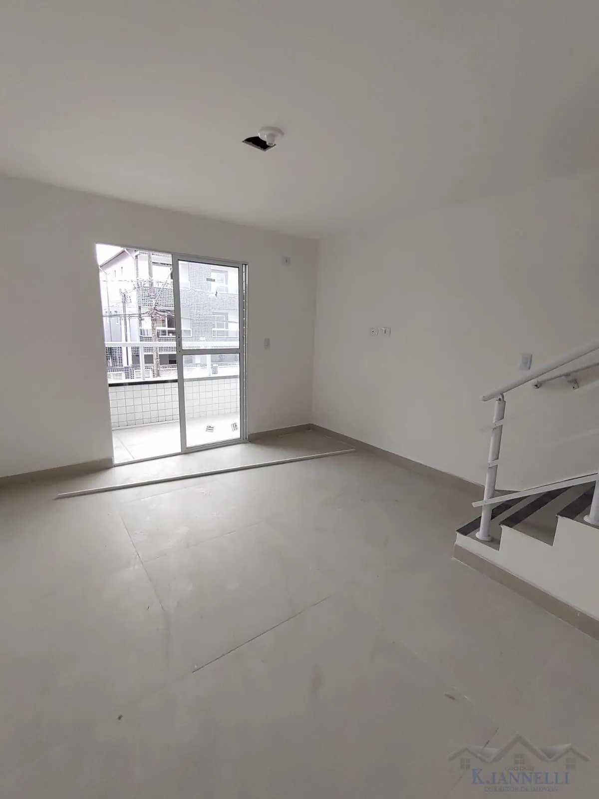 Casa Duplex com 104,99 m² A.C. de 3 dormitórios, 1 vaga, Pque. das Américas