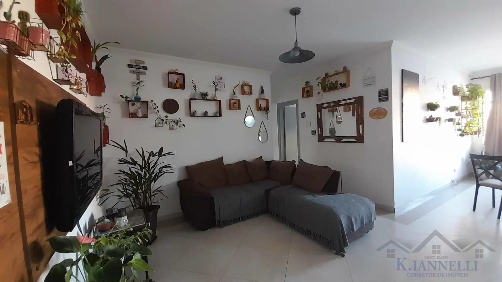 Apartamento c/ 140 m² AU., 3 dorms, 2 banhs, Sala e cozinha amplas, A.Serv