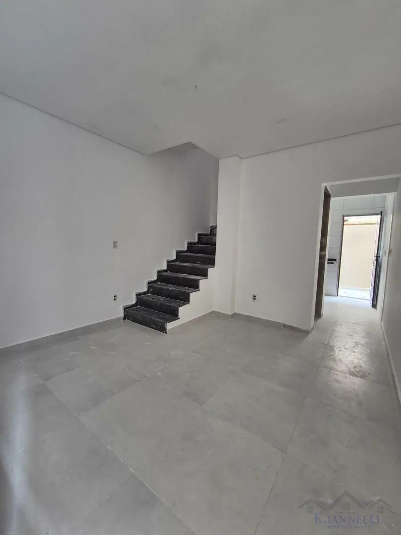 Sobrado em Condomínio Fechado, 49 m², A.C, 2 dorms, 2 banhs, 1 vg - Aviação