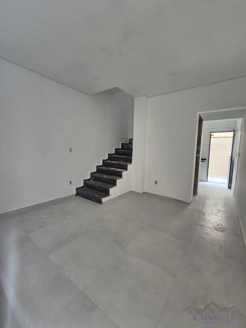 Sobrado em Condomínio Fechado, 49 m², A.C, 2 dorms, 2 banhs, 1 vg - Aviação