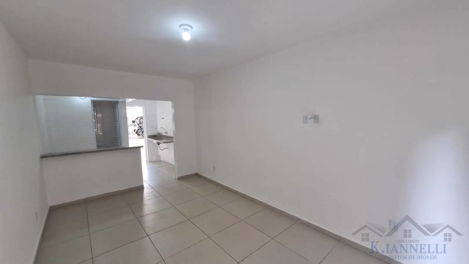 VENDE-SE KITNET TÉRREA C/ SALA, COZINHA, WC, A.SERVIÇO - GUILHERMINA - PG