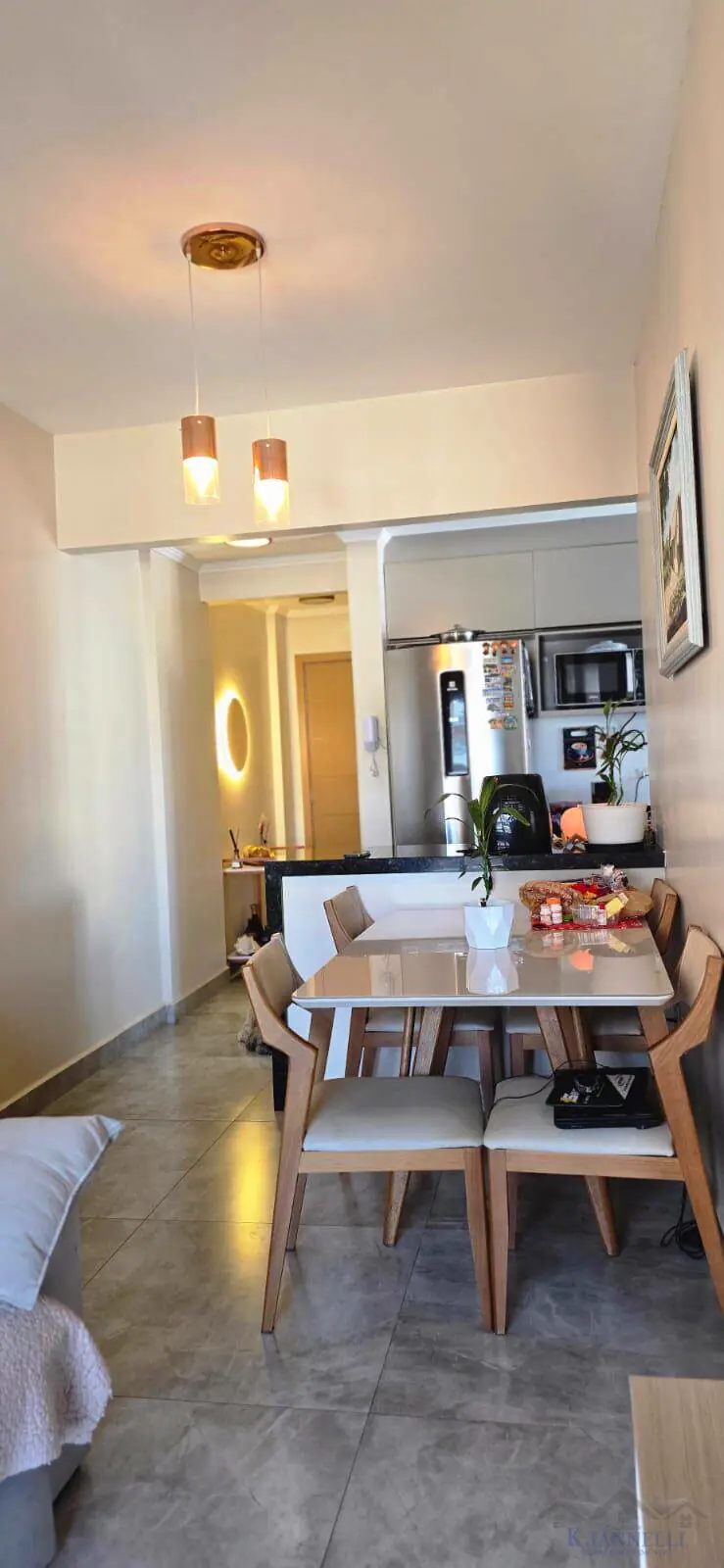 Apartamento mobiliado 2 dormitórios, 1 vaga, 200 metros da praia, Caiçara