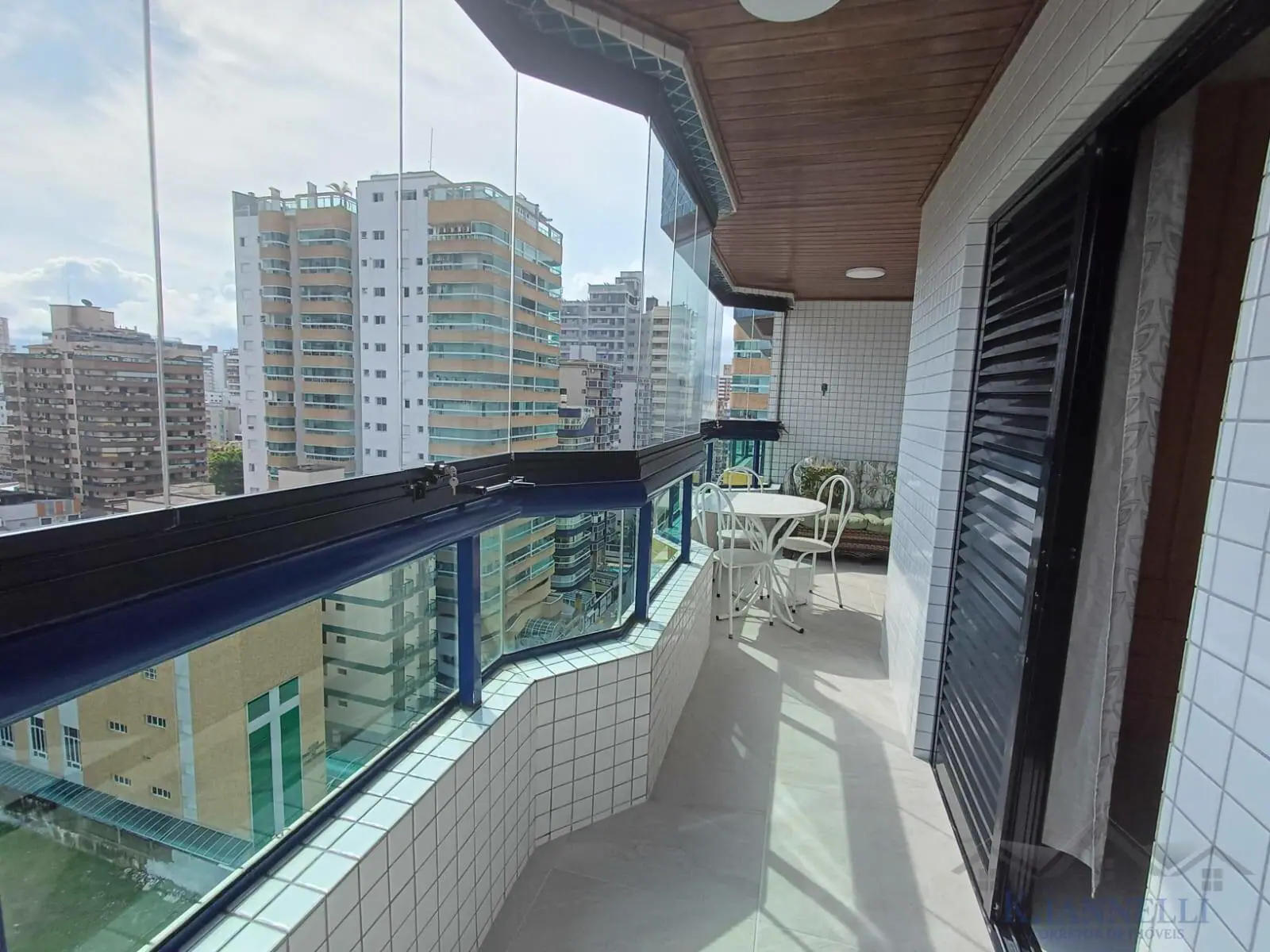 Apartamento 02 dormitórios 01 suíte vista mar vista livre no Guilhermina