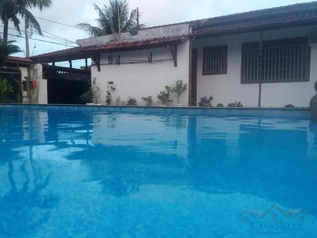 Casa em Praia Grande SP. 5 Dormitórios, Piscina . 506 mts. Bairro Maracanã