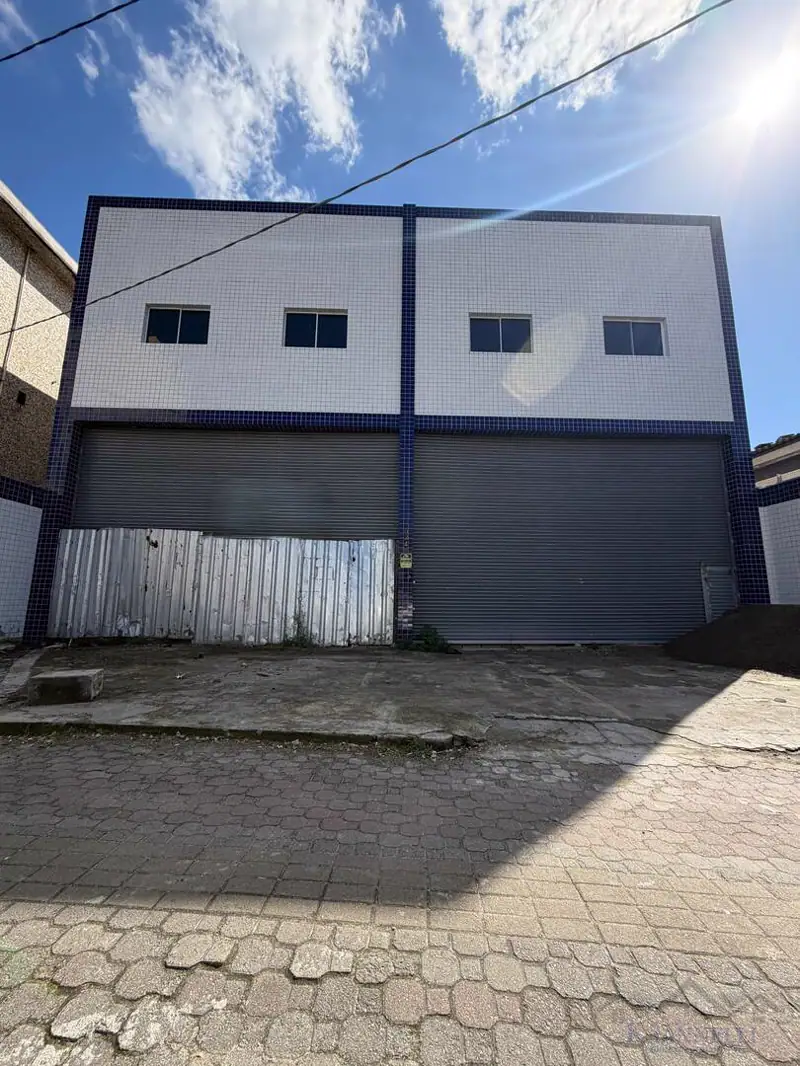 Galpão na Av. Principal da Cidade de Praia Grande . Bairro Tupi .