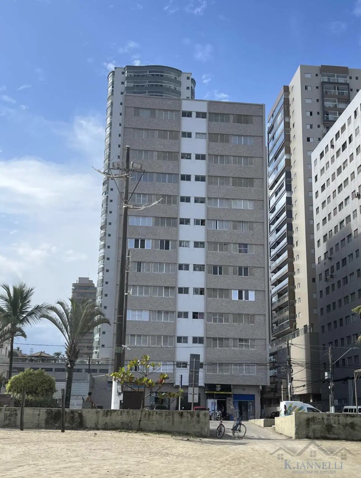 Apartamento KIT com Elevador Aviação 50m praia - R$ 270,000