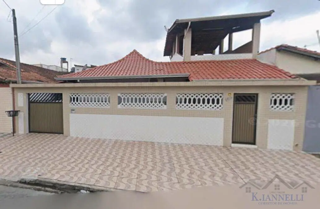 Casa à Venda em Praia Grande . Bairro Guaramar .