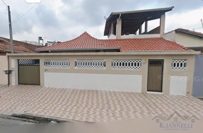 Casa à Venda em Praia Grande . Bairro Guaramar .