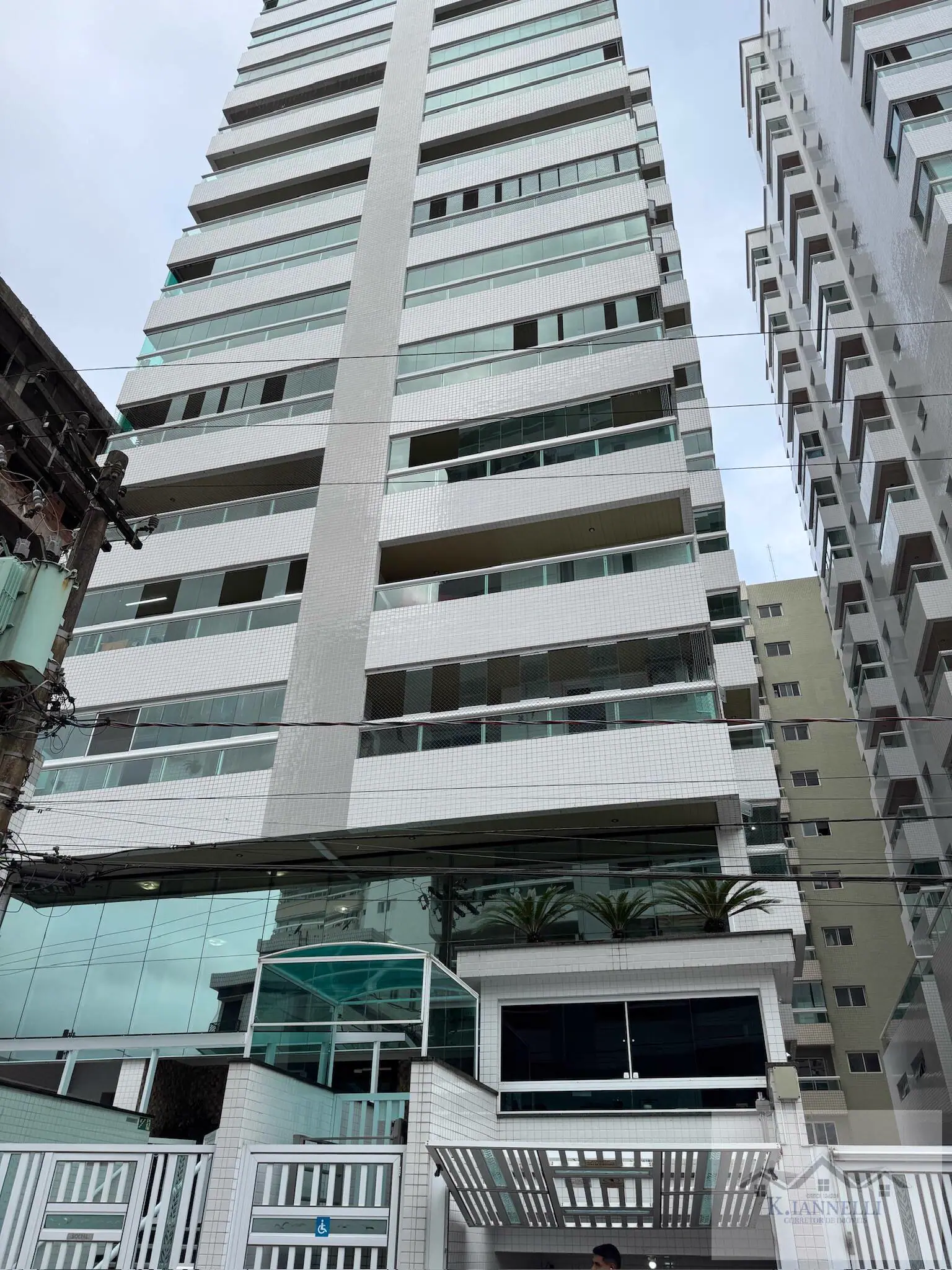 Apartamento com 2 Quartos e 2 Banheiros à Venda 82 m² por R$ 440.000