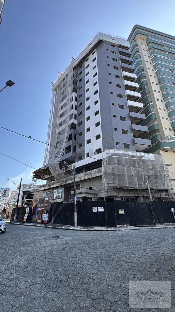 Alto Padrão a Poucos Passos do Mar - 2 Dormitórios com Vista Privilegiada