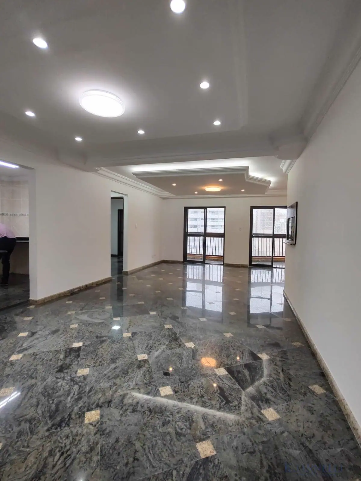 Ótimo Apartamento com 4 Dormitórios com Linda Vista para a Praia