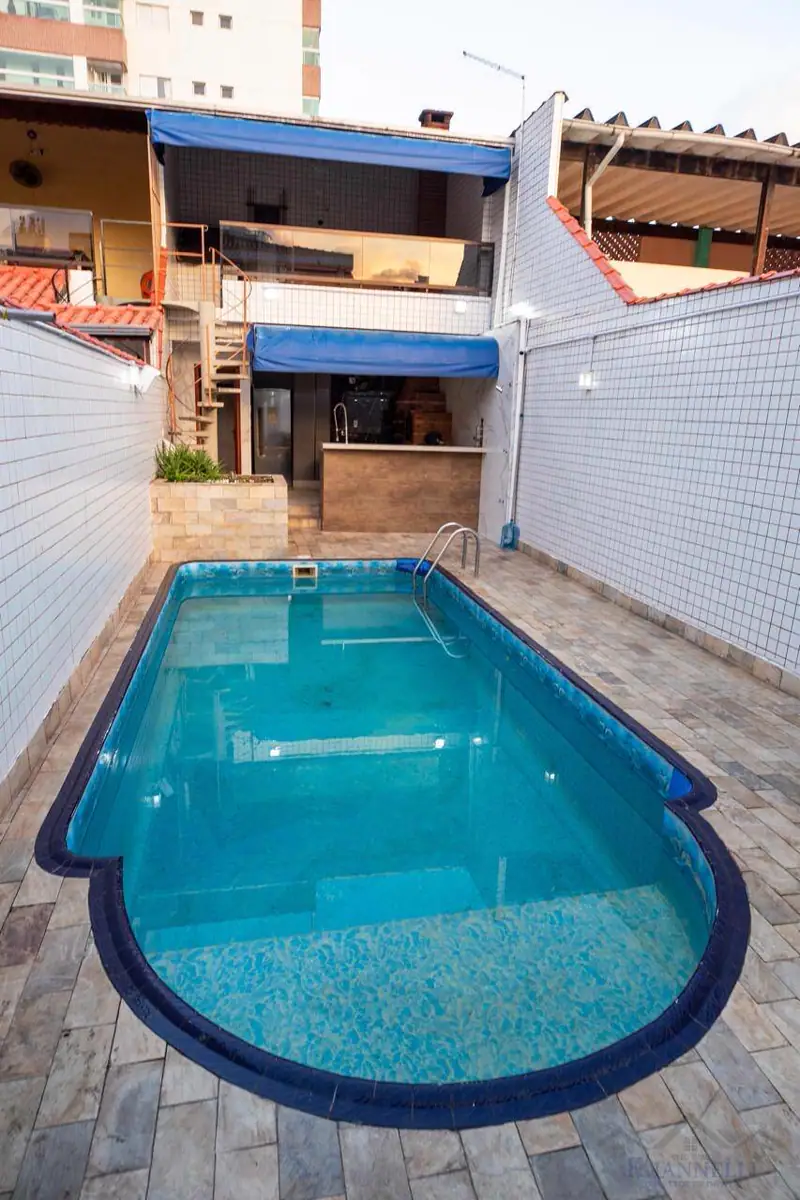 Casa 3 Dormitórios , Área Gourmet com Piscina . Boqueirão . Praia Grande .