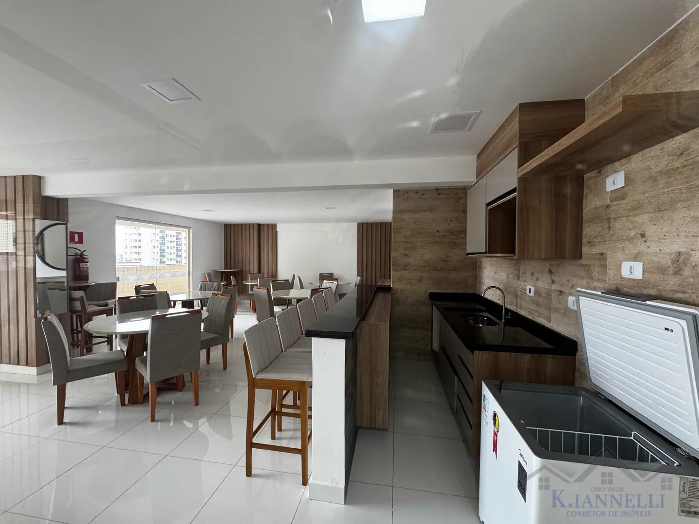 Apartamento com 2 Suítes + 2 Vagas de Garagem - Mobiliado - Alto Padrão