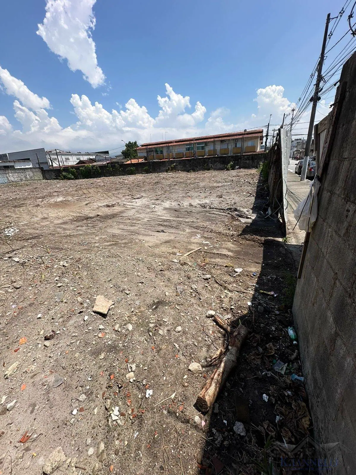 Vendo Terreno na Guilhermina . Praia Grande SP.