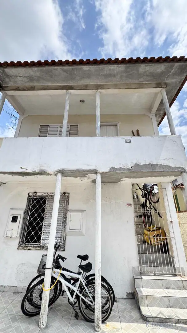 Á Venda Casa com 4 Moradia . Embaré / Santos . SP