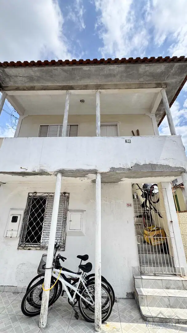 Á Venda Casa com 4 Moradia . Embaré / Santos . SP