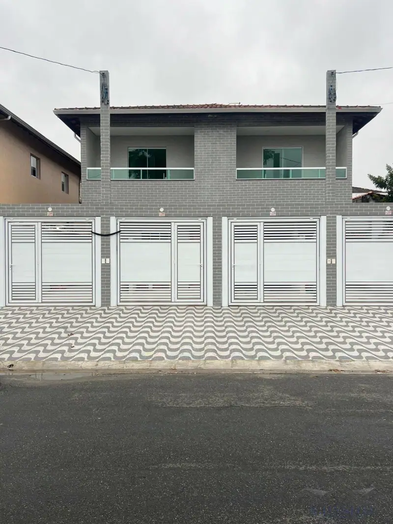 Casa 3 Dormitórios . Tude Bastos . Praia Grande SP.
