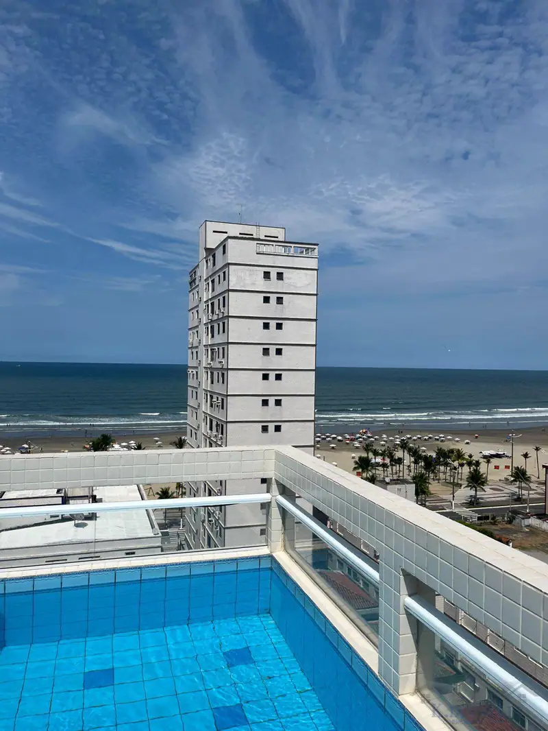 Vendo Cobertura com Piscina e 3 Dormitórios no Canto do Forte - Vista Livre