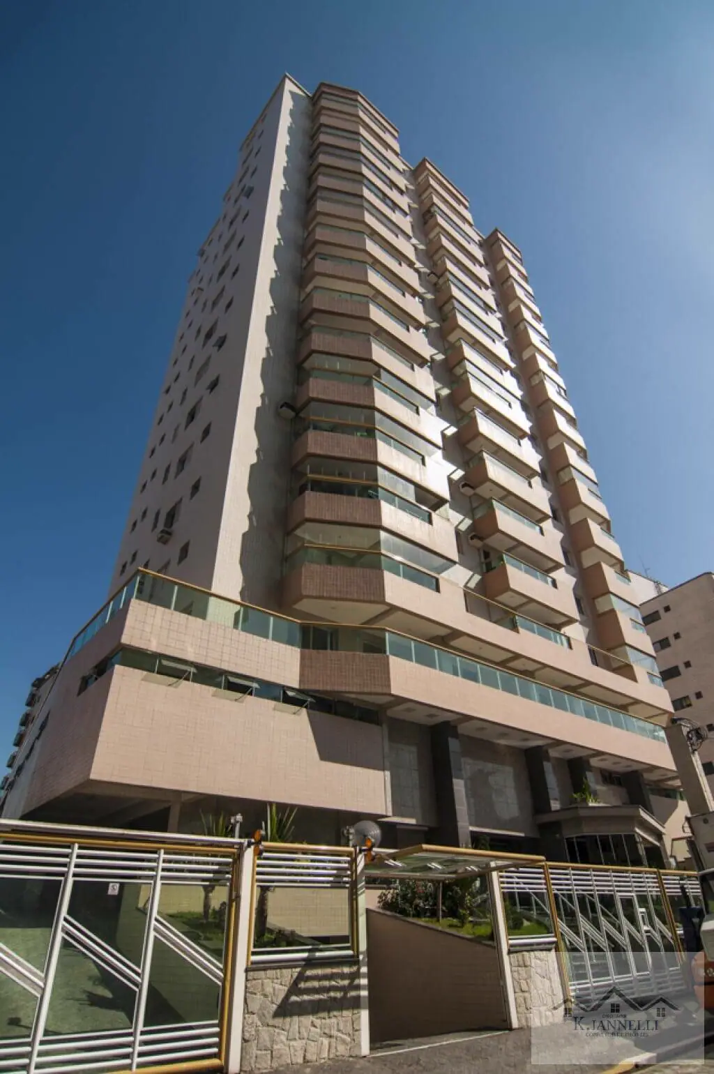 Apartamento com 2 Suítes e Lazer Completo na Aviação - 100 Metros da Praia!