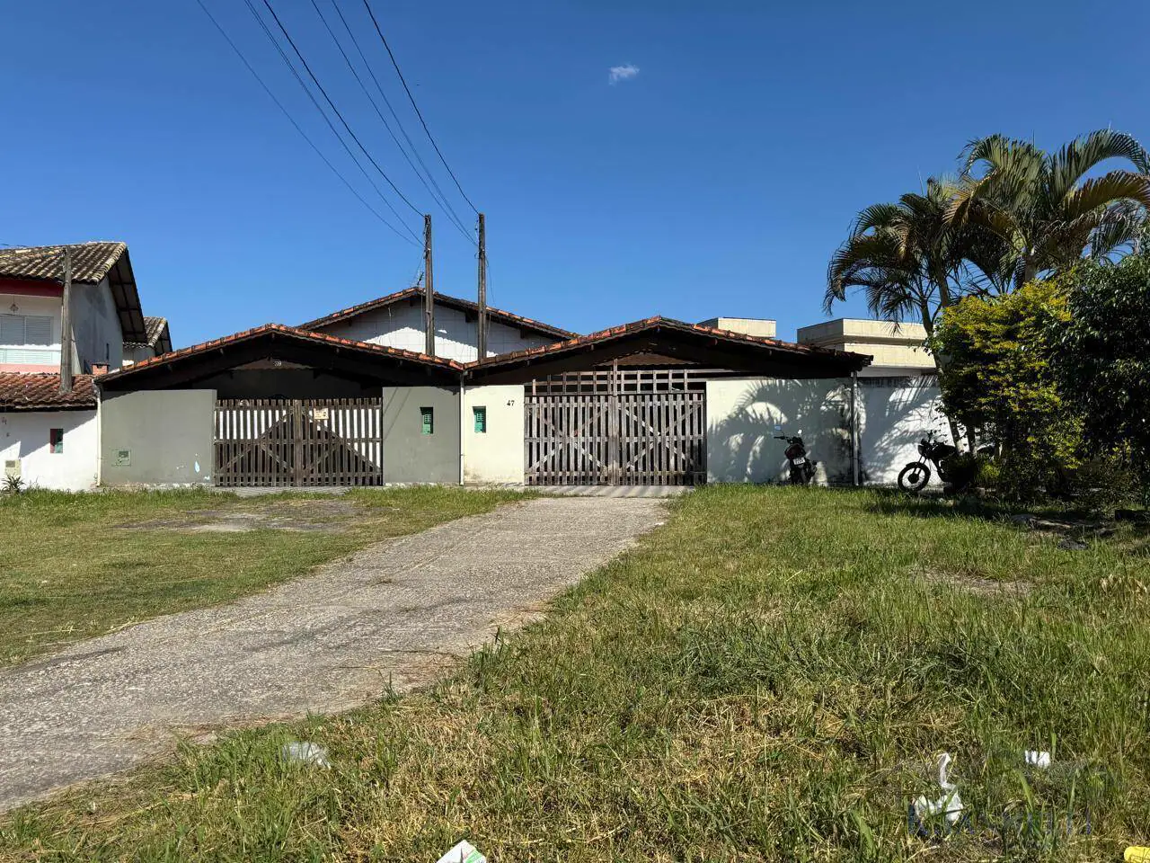 Aluga-se Enorme Casa no Sítio do Campo com 2 Dormitórios - Praia Grande