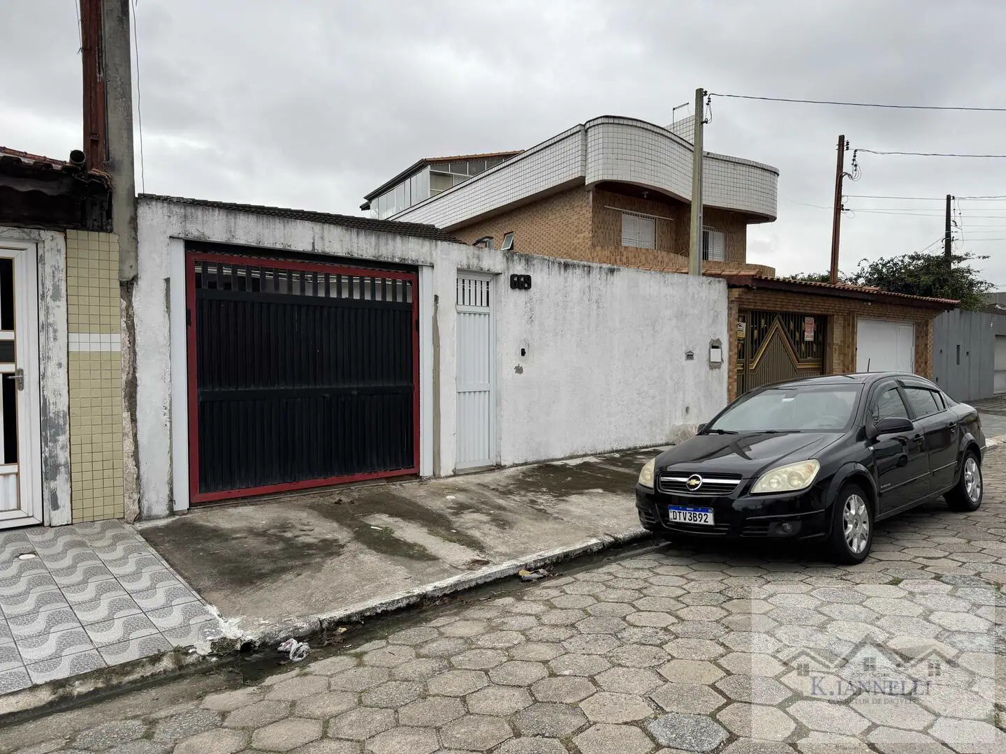 Casa Isolada na Guilhermina com 2 Dormitórios