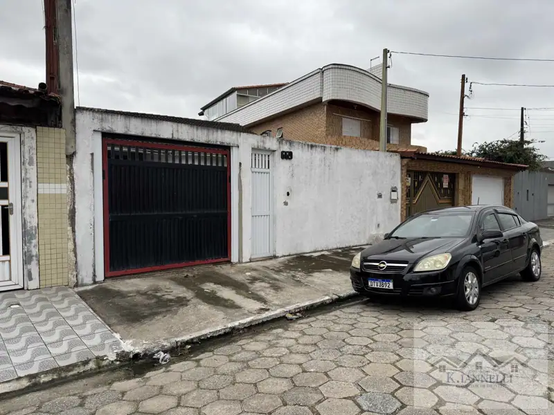 Casa Isolada na Guilhermina com 2 Dormitórios