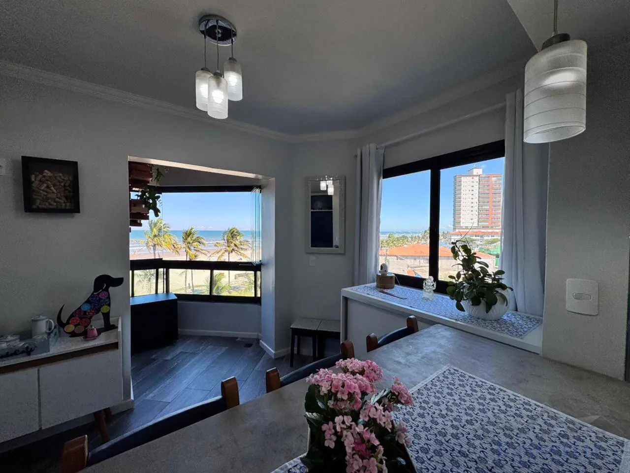 Apartamento 3 dormitorios decorado Frente Mar Praia Grande SP