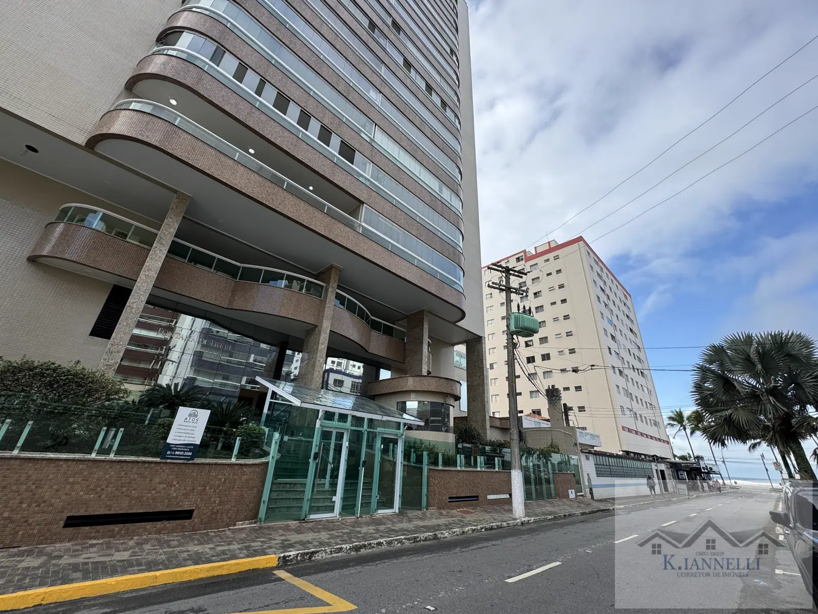 Apartamento Alto Padrão com 3 Dormitórios - Todo Mobiliado - 100m da Praia!