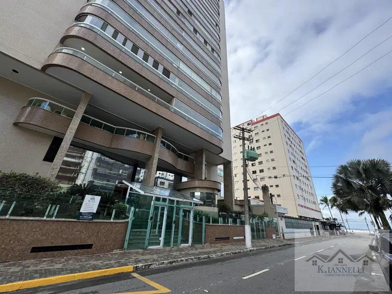 Apartamento Alto Padrão com 3 Dormitórios - Todo Mobiliado - 100m da Praia!