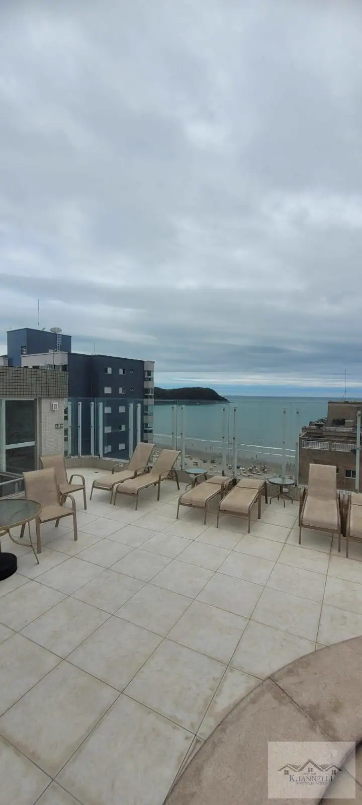 Apartamento Alto Padrão no Canto do Forte – Apenas 70 Metros da Praia!