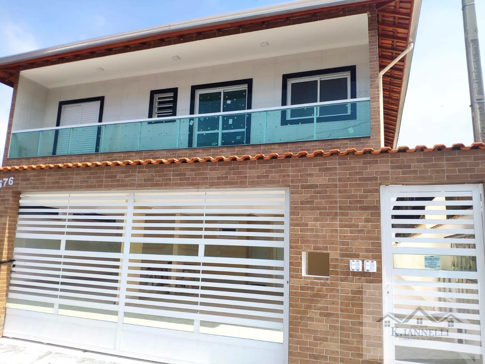 Casa Sobreposta Alta 02 Dormitórios Varanda Tude Bastos - R$ 360.000