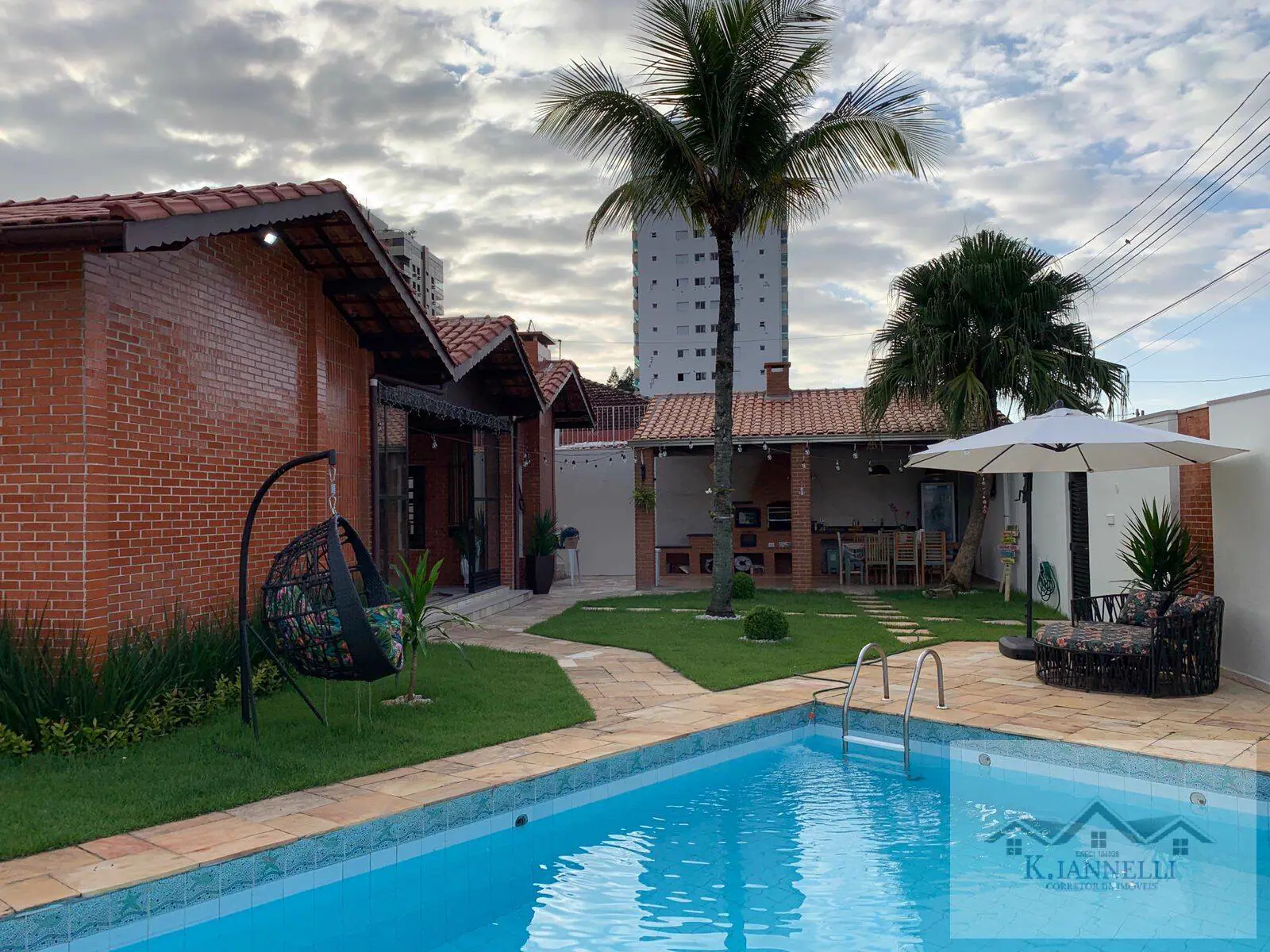 Casa Isolada 04 Dormitórios 02 Suítes Flórida - R$ 1.800.000