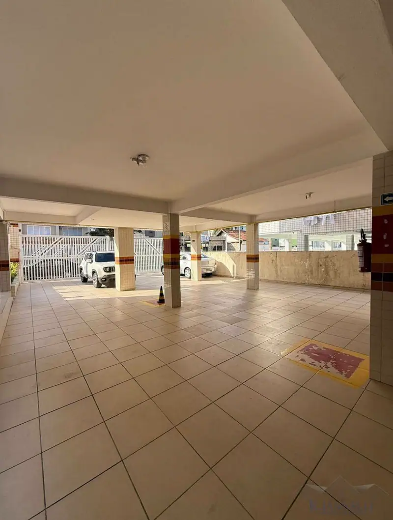 Apartamento 01 Dormitório Térreo - Prédio Frente a Praia - R$ 240.000